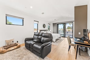 3 habitaciones, escritorio, tabla de planchar con plancha y wifi 