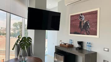 Junior Suite | Dining room