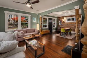Smart TV, fireplace, books, video library - Queen Anne 3BR Home with Puget Sound Views & Parking (Seattle)