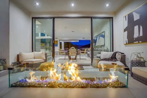 Troy Dr - Sleek & Modern Hollywood Hills Home With Stunning Views