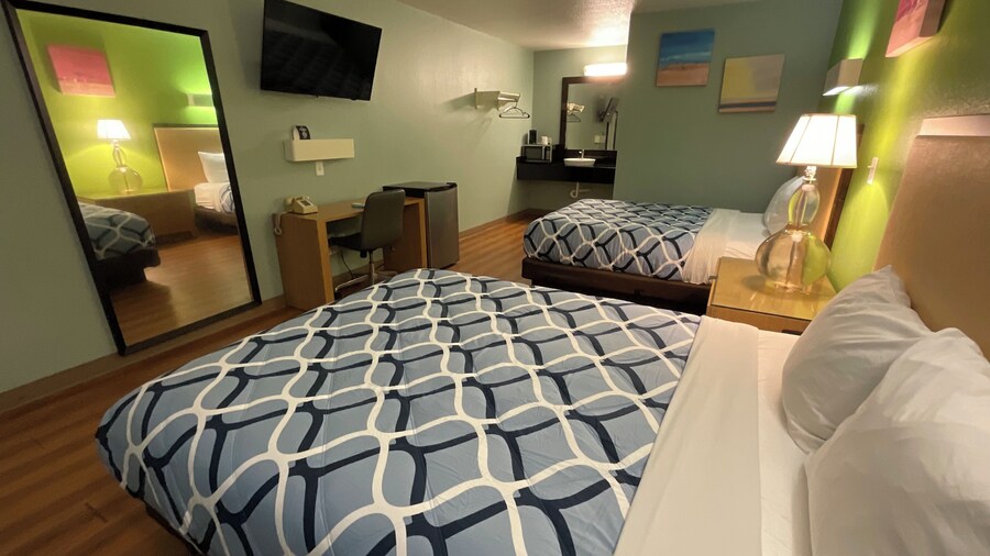 Country Yard Inn and Suite