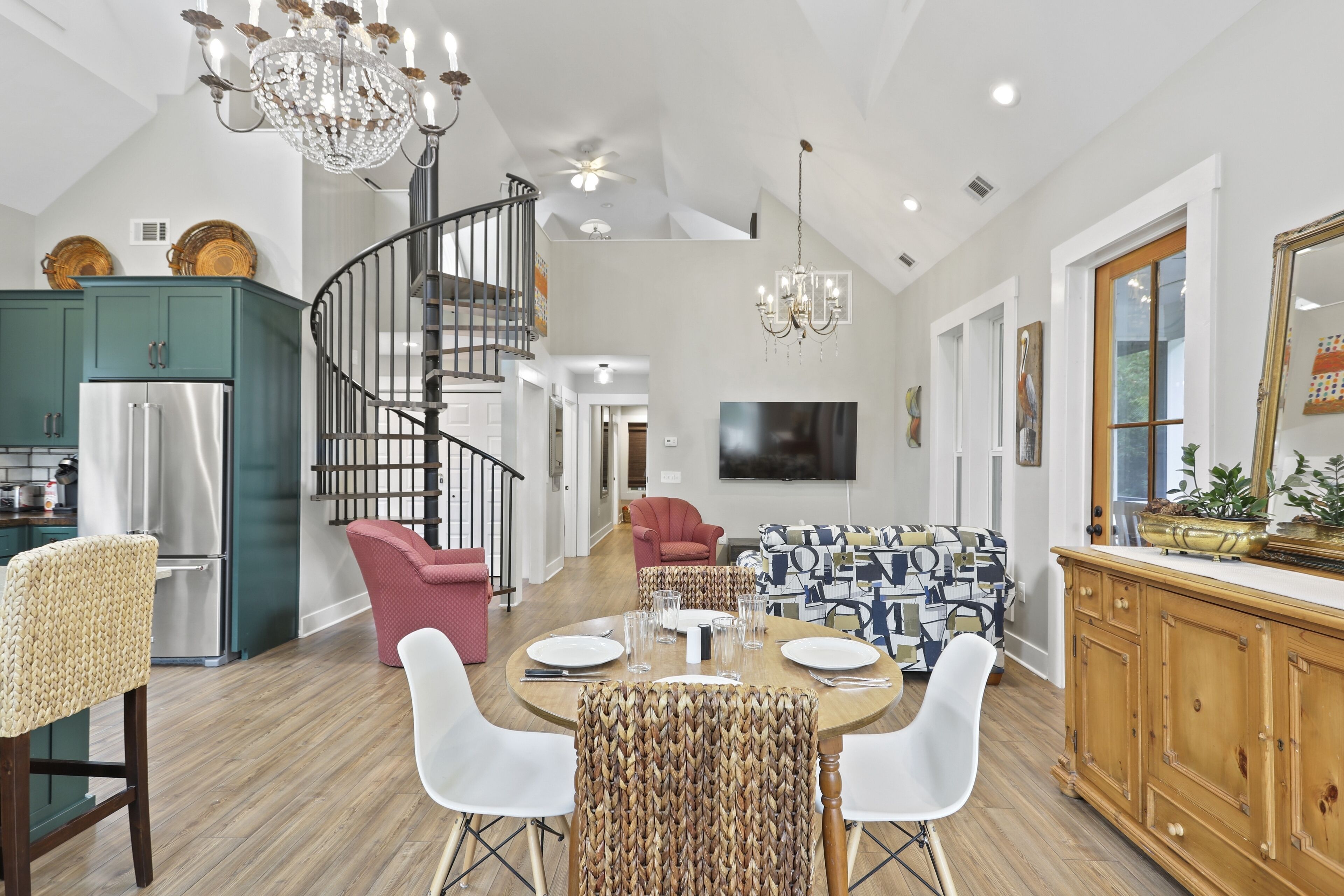 New! Modern Cottage Close to Downtown and Beach! Enjoy Savannah and Retreat