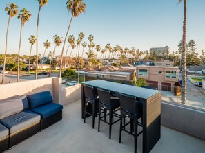 Outdoor dining - Wake Up to the Waves- Private Beach Home (San Diego)
