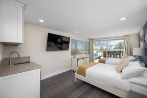 5 bedrooms, desk, iron/ironing board, free WiFi - Wake Up to the Waves- Private Beach Home (San Diego)