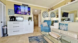 Smart TV, libri, monitor per computer