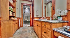 Combined shower/tub, jetted tub, hair dryer, towels - Stately Mountain View Sanctuary, Private Pool & Hot Tub, Resort Amenities, Fazio Golf Course!   (Mill Spring)