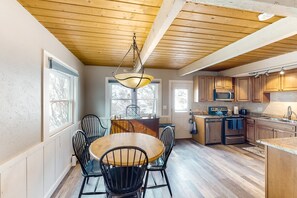 Fridge, microwave, oven, stovetop - Fantastic condo with fireplaces, full kitchens, ski access, & washer/dryers (Vail)