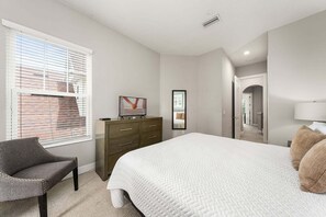 4 bedrooms, iron/ironing board, WiFi, bed sheets
