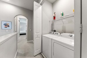 Interior - Ultra convenient stay > 5 min to Disney (Kissimmee)
