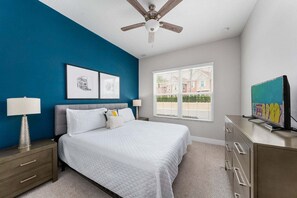 4 bedrooms, iron/ironing board, WiFi, bed sheets - Ultra convenient stay > 5 min to Disney (Kissimmee)
