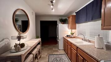 Refrigerador, microondas, horno, placa de cocina