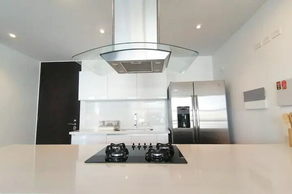 Fridge, microwave, oven, stovetop