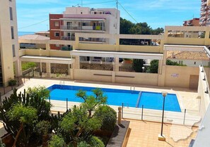 حمام سباحة