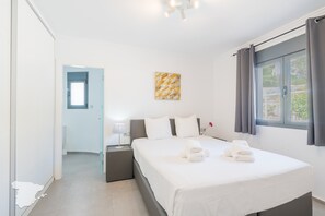 5 bedrooms, iron/ironing board, free WiFi, bed sheets