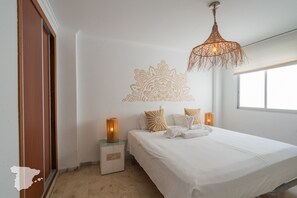 2 chambres, fer et planche à repasser, Wi-Fi gratuit, draps fournis