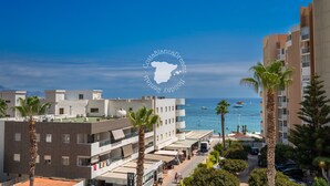 A coastal hotel with multiple floors, balconies, and a view of the sea. - CostaBlancaDreams - Apolo 12, 4e in Calpe (Calpe)