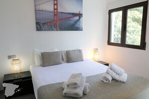 4 bedrooms, iron/ironing board, free WiFi, bed sheets