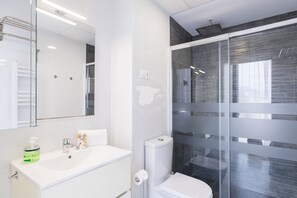 Douche, serviettes fournies