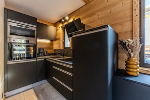 Réfrigérateur, micro-ondes, four, lave-vaisselle