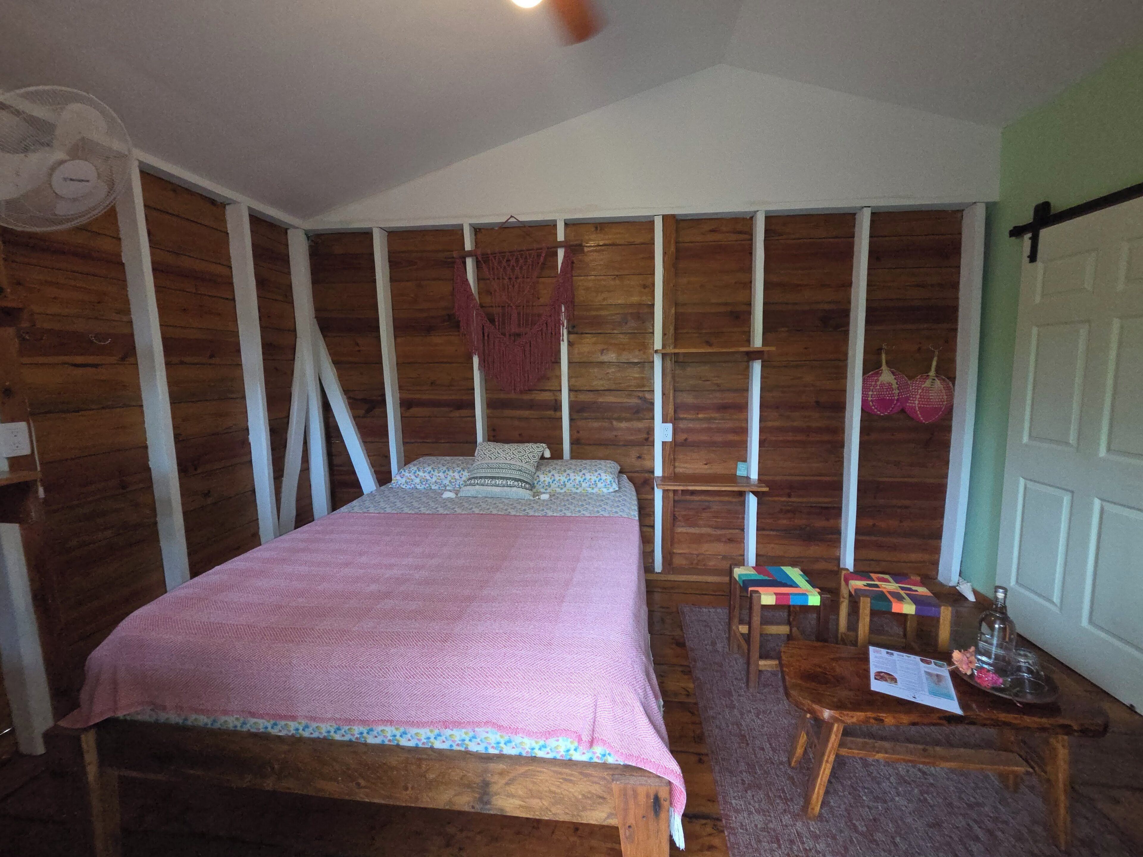Holzhütte, 1 Queen-Bett, Meerblick, Eckzimmer | Allergikerbettwaren, Betten mit Memory-Foam-Matratzen