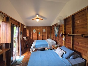 Chambre double ou avec lits jumeaux pour lune de miel, Plusieurs lits, vue sur l’océan | Literie hypoallergénique, lit avec matelas en mousse à mémoire