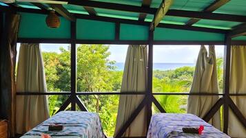Couples treatment rooms, body treatments, aromatherapy