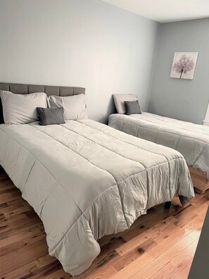3 bedrooms, desk, travel crib, WiFi