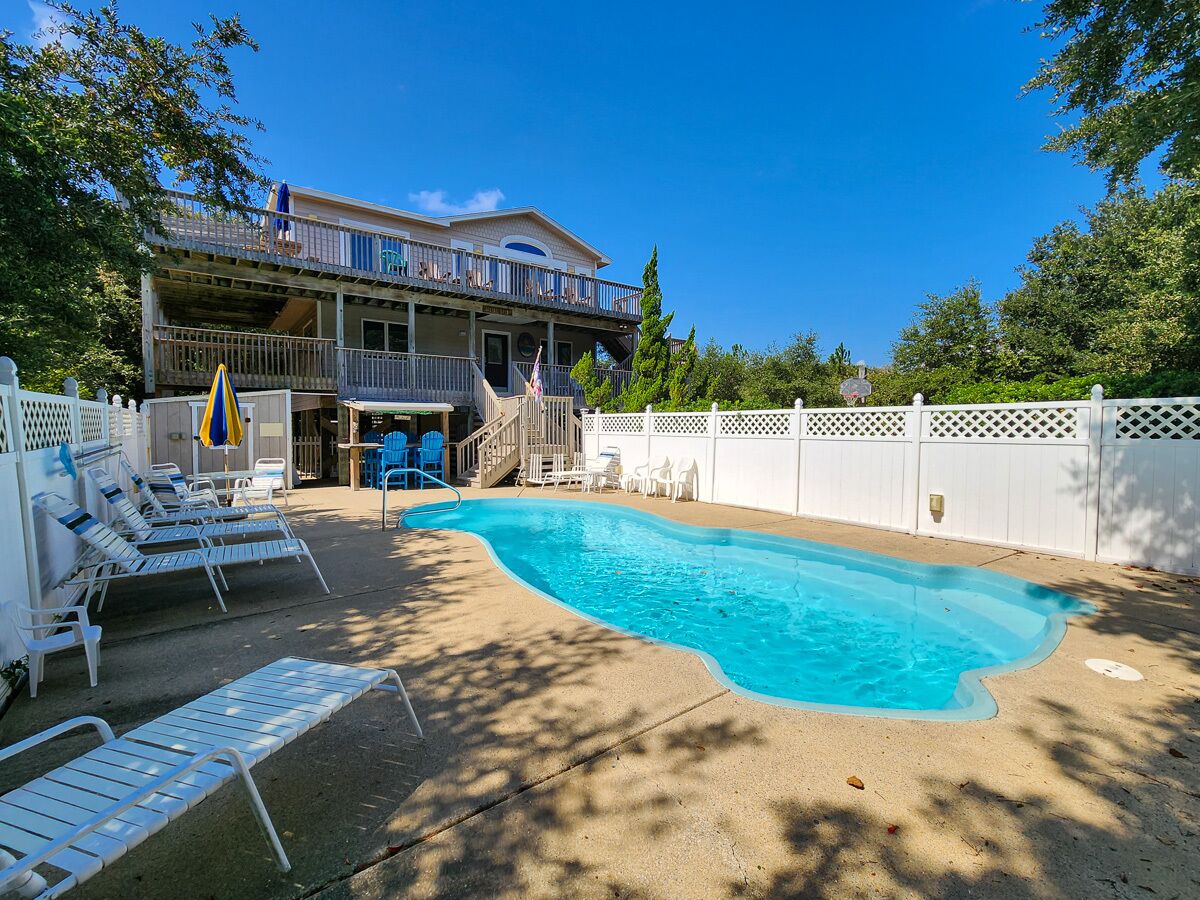 4 BR Vacation Home w/Private Pool - Just 280 Yards to Beach access