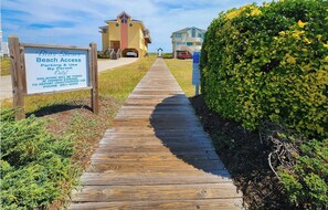 Property grounds - DUCK N OUT III - 6BR Soundside Home w/Private Pool, Community Pool & Tennis (Duck)