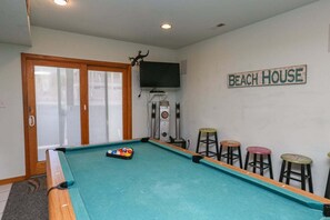 Game room - DUCK N OUT III - 6BR Soundside Home w/Private Pool, Community Pool & Tennis (Duck)