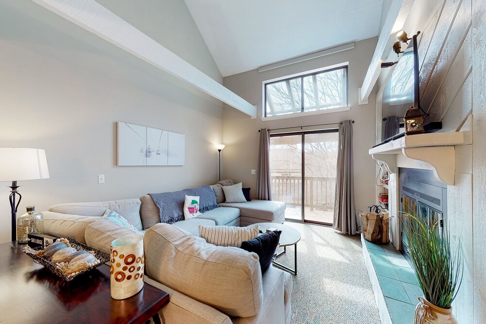 Two Okemo condos skiin/skiout fireplaces, pool, fast WiFi, washer