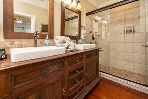 Combined shower/bathtub, jetted bath, hair dryer, towels - Oceanside Oasis is your Pensacola Beach dream escape! (Pensacola Beach)