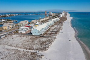 Am Strand, Liegestühle, Strandtücher