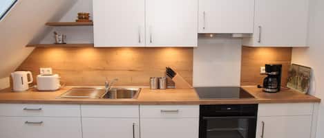 Fridge, oven, stovetop, dishwasher