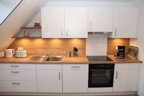 Réfrigérateur, four, plaque de cuisson, lave-vaisselle