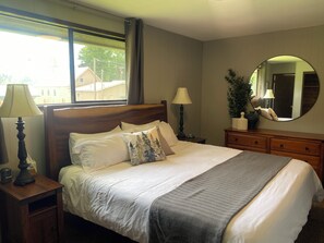 4 bedrooms, travel cot, free WiFi, bed sheets