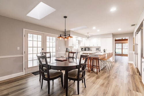 Family Friendly Farm House- 10 minutes from WEC