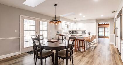 Family Friendly Farm House- 10 minutes from WEC