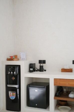 Mini-fridge, coffee/tea maker - Breathe Boutique (Pecatu)