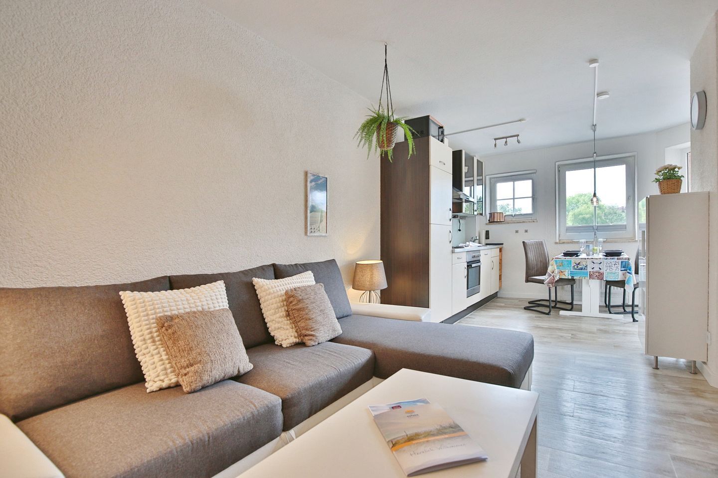 Una televisión, un reproductor estéreo