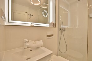 Unclassified image, 2 of 57, button