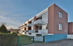 Unclassified image, 5 of 57, button