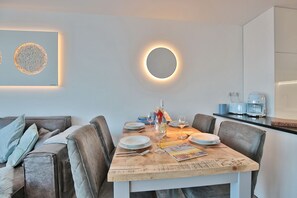 Unclassified image, 3 of 57, button