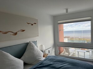 Unclassified image, 4 of 57, button