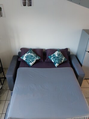 1 bedroom, iron/ironing board, WiFi, bed sheets - Le Ti Papangue in St Pierre, lovely new studio renovated and fully equipped (Saint-Pierre)