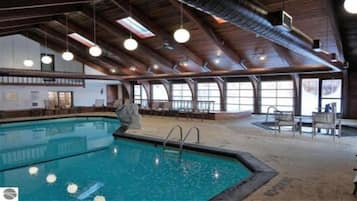 Innenpool, beheizter Pool