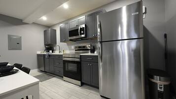 KĂŒhlschrank, Mikrowelle, Ofen, Herdplatte