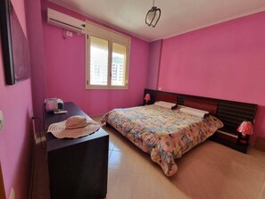 1 bedroom, WiFi, bed sheets - Lungomare Daily Sleeps 2 Beachfront (Vlora)