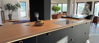 House - Sleeps 8 - Pets Ok - Garden - Parking