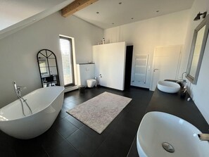 Shower, hair dryer, towels - House - Sleeps 8 - Pets Ok - Garden - Parking (Berdorf)